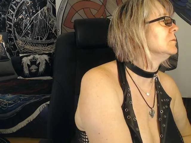 Offline 90dTitten on BongaCams