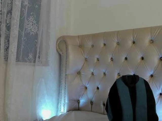 Freechat AlexaFoxy18 on BongaCams