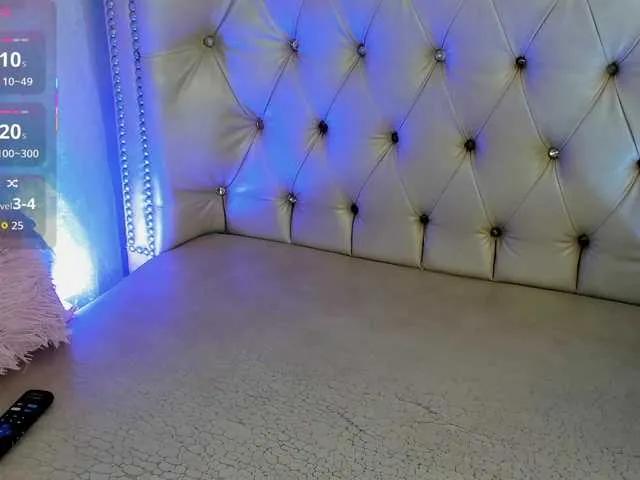 Freechat AlexaFoxy18 on BongaCams