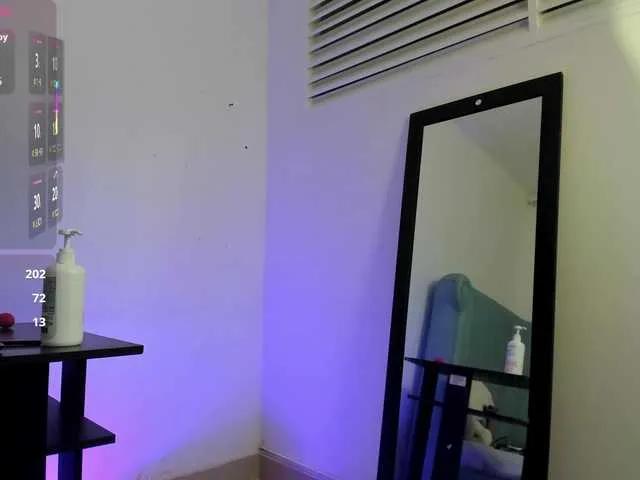 Freechat AlexaFoxy18 on BongaCams