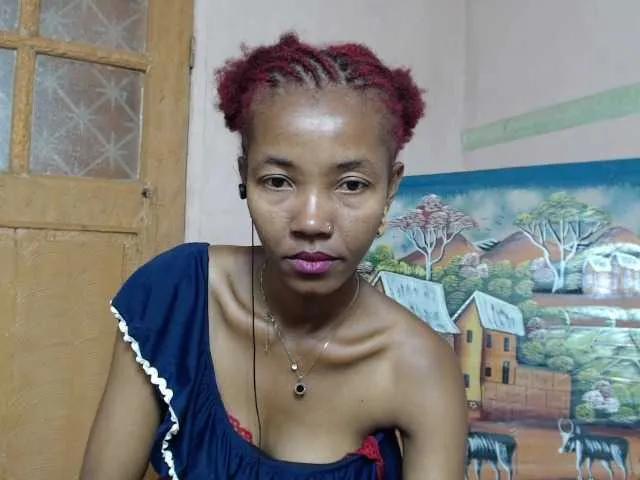 Offline AlineEdena on BongaCams