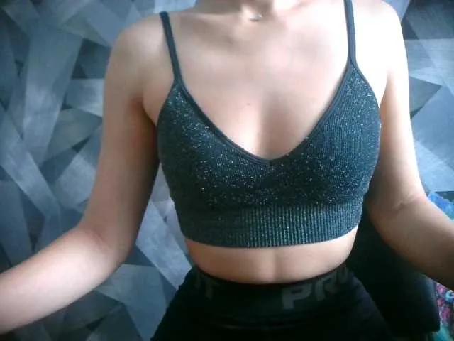 Offline BritneyKittenss on BongaCams