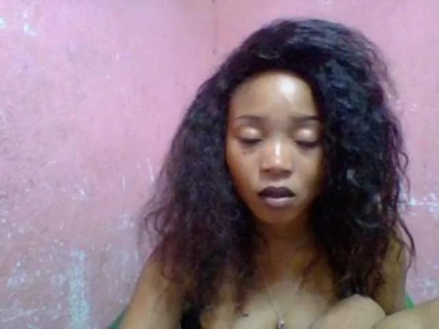 Offline Estelahh on BongaCams