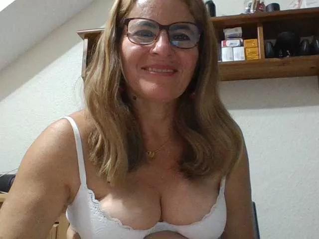 Offline JuanitaWouti on BongaCams