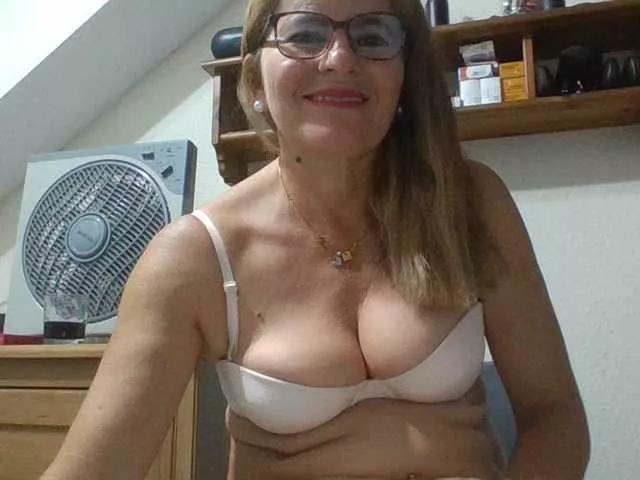 Offline JuanitaWouti on BongaCams