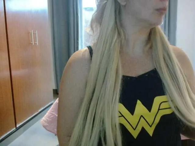 Offline Jussara-Milf on BongaCams