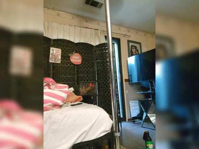 Offline Prurient-Gem on BongaCams