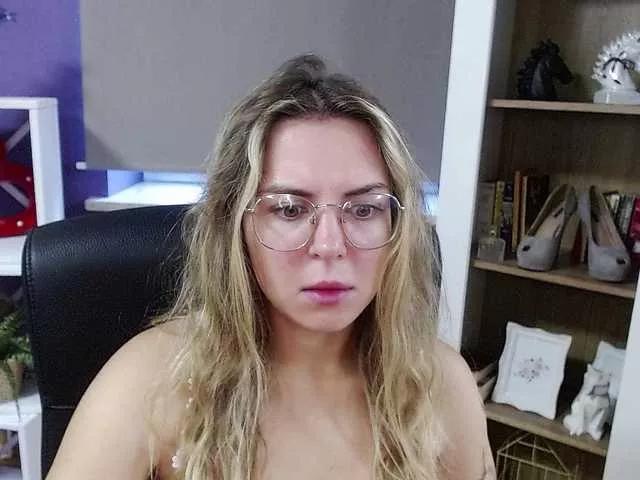 Freechat soft-zoey on BongaCams