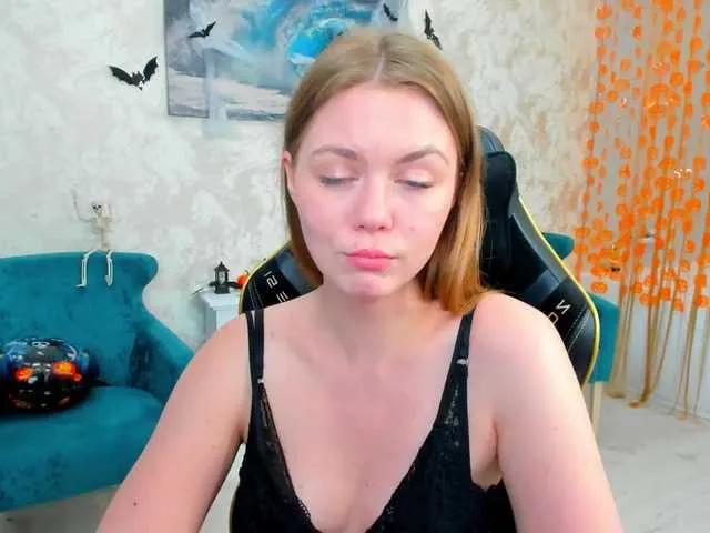 Offline Strawberrye on BongaCams