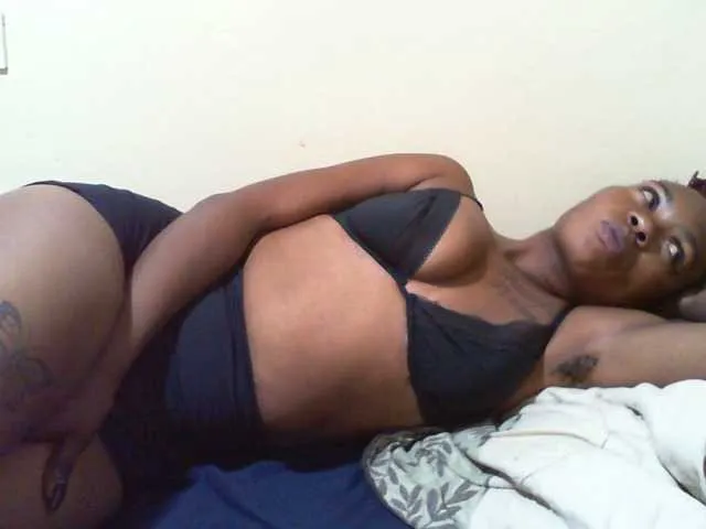 Teasequeen model from BongaCams