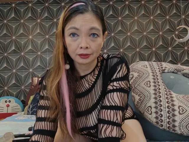 Freechat YummyMeily on BongaCams