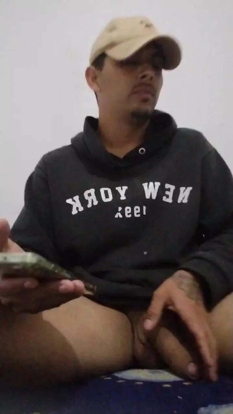 Offline Dotsss on Cam4