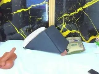 Offline nyakimgold on CamSoda