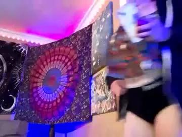 Freechat _toofunnysluts_ on Chaturbate