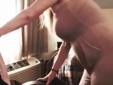 Freechat _toofunnysluts_ on Chaturbate