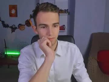 Freechat astren_villo on Chaturbate