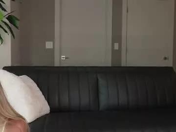 Freechat blondefoxsilverfox on Chaturbate