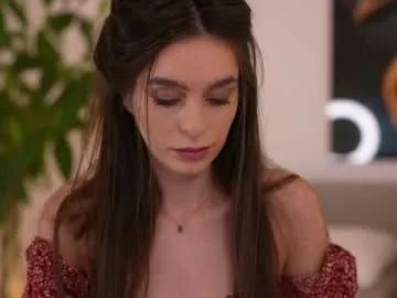 Freechat dovia on Chaturbate