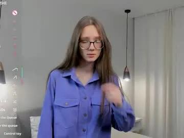 katinatonge — GOAL: Kiss u [61 tokens remaining] Hiiiii!!! I'm Scarlett, let's play with my tits #Teen #18 #lovense #bigass #smalltits