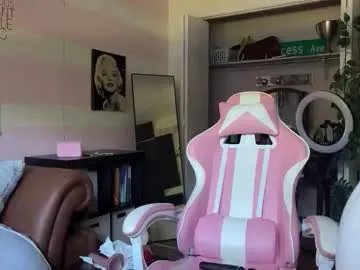 Freechat kinkilexixxx on Chaturbate