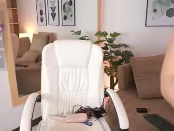 Freechat milacrave on Chaturbate