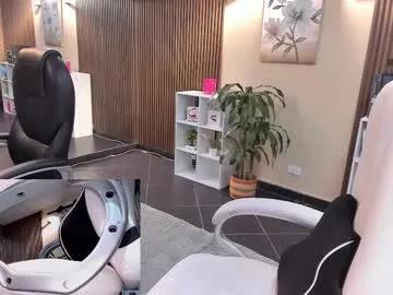 Freechat naugthyelli on Chaturbate