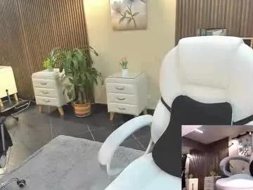 Freechat naugthyelli on Chaturbate