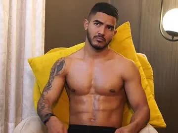 reik_von model from Chaturbate