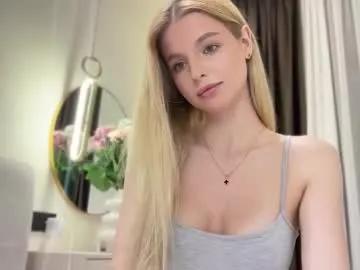 Chaturbate sunshine_diana_ is Freechat sunshine_diana_ — heeyy - Goal: Take off my shorts #blonde #skinny #18 #natural #feet