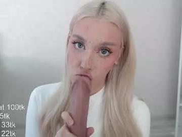 Freechat vickyfuckingdoll on Chaturbate