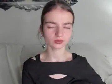 yala_111 — GOAL: suck finger [15 tokens remaining] day2 come say hi  #18 #new #skinny  welcome to my company, my name is Yala, I am 18 years help me get 5 thumbs up #natural