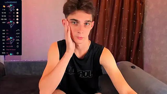 Aaron_Boom on StripChat 