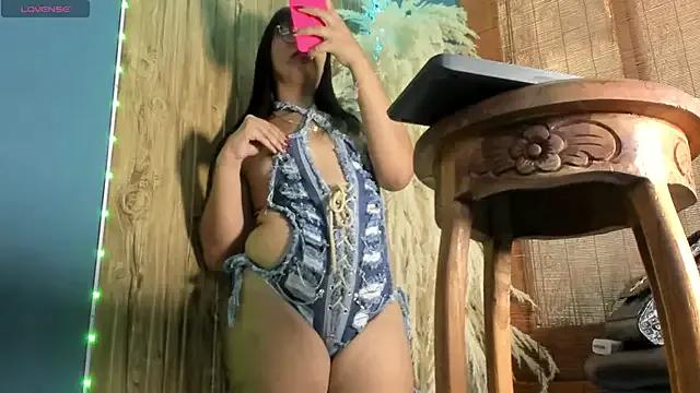 adhara_hotter on StripChat 