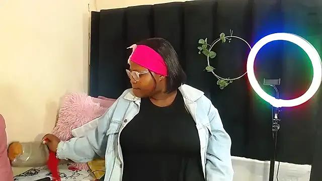 Freechat AmazingDarkDoll on StripChat