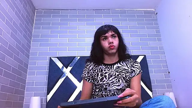 Freechat AndreaGil_ on StripChat