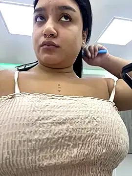 AryRose_ on StripChat 