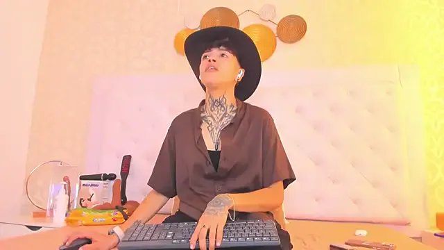 b3k_afrodict on StripChat