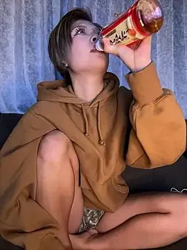 BADBITCHISAKI — Group on StripChat