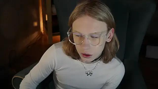 BarbieRichy — suck fingers