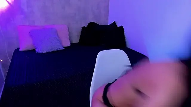 Becky_G — remove an item of clothing dance