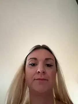 Bella-Tight on StripChat 