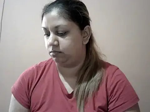 bellachow10 on StripChat