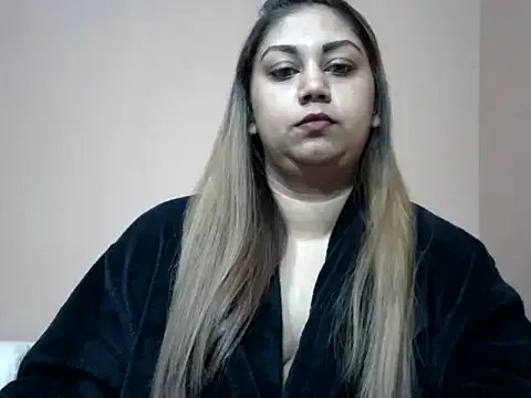 bellachow10 on StripChat