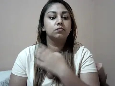 bellachow10 on StripChat