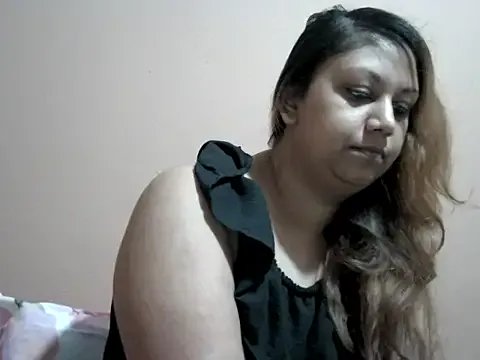 bellachow10 on StripChat