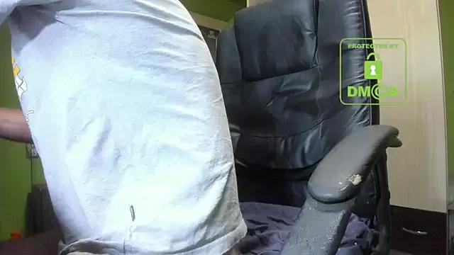 Freechat BigCumShoot on StripChat