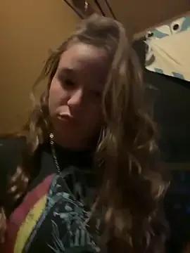 Freechat blondefun3818 on StripChat