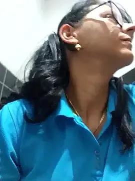 Freechat bruneta_sexy23 on StripChat