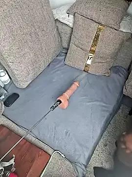 bustytemptress1 on StripChat