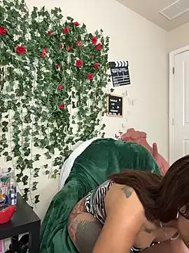 Freechat butterflybootyy on StripChat
